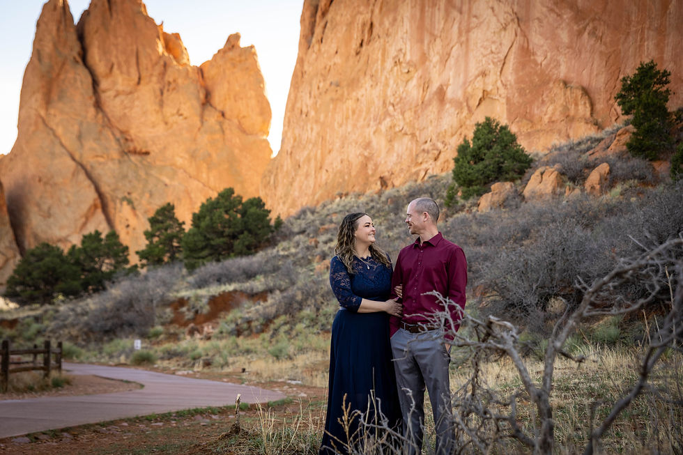 Lindsey and Jacob sharing a romantic moment amidst the stunning rock formations of Garden of The Gods.