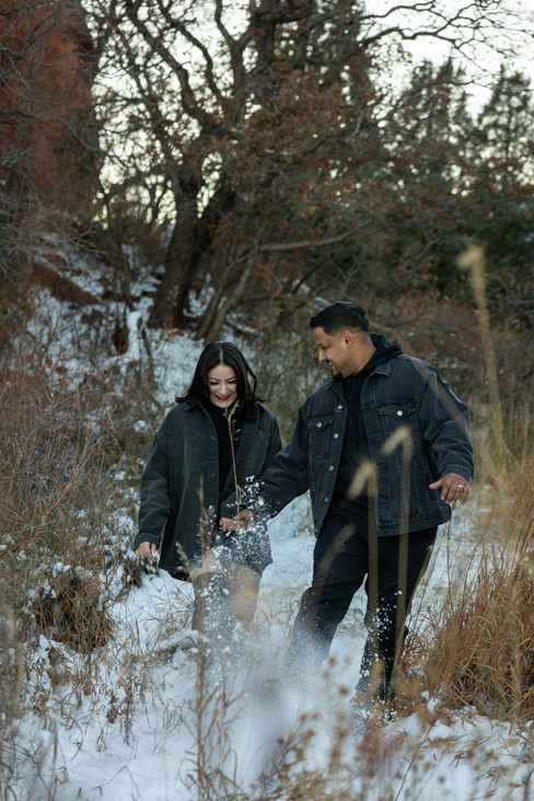 winter honeymoon photography at Garden of the Gods