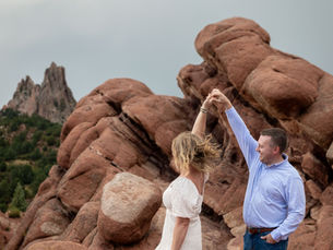 rainy Garden of the Gods engagement session