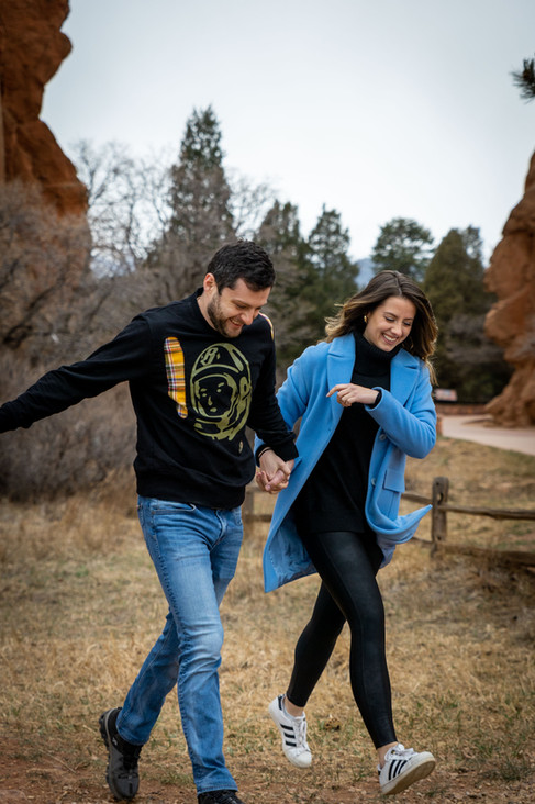 surprise proposal photography at Garden of the Gods