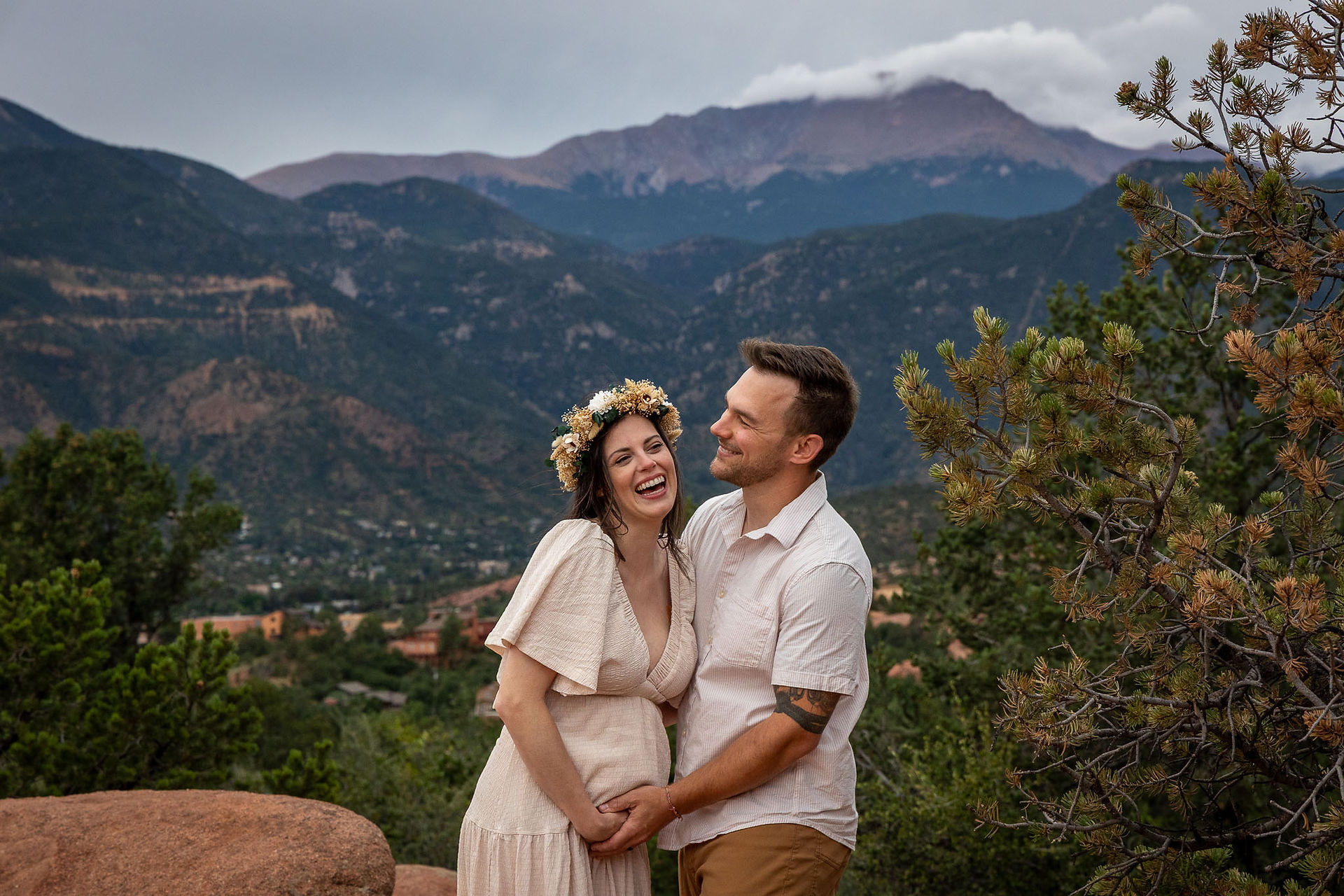 garden of the gods maternity session
