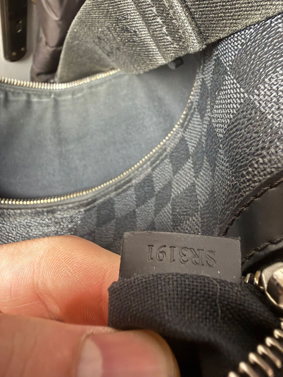 Thumbnail: Louis Vuitton Mick GM Messenger Bag Damier Graphite Black