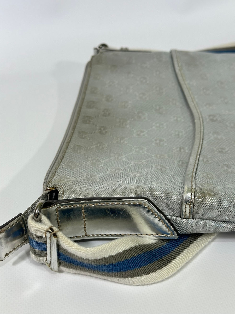 Thumbnail: Gucci Messenger Bag GG Monogram Shiny Silver Leather Canvas