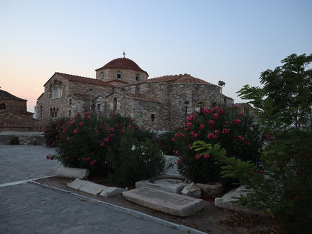 Panagia Ekatontapiliani - den største severdigheten i Parikia