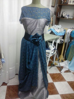 Vestido raso con puntilla.jpg