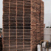 Tarimas de madera resistentes y de alta calidad, fabricadas por Maderas y Reciclados Industriales GL, ideales para almacenami
