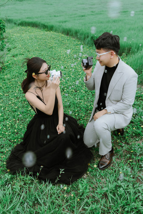 美式紀實婚紗相機互拍互動苗栗外拍推薦


Playful couple taking photos of each other with bubbles