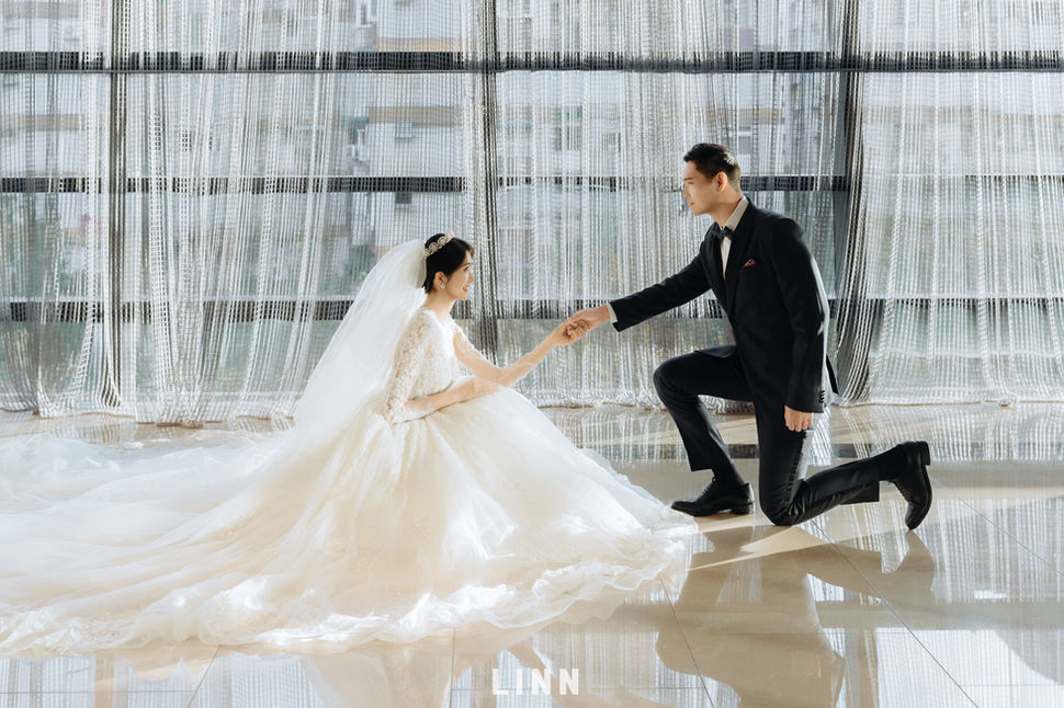 台北萬豪婚禮晚宴在大廳深情對望