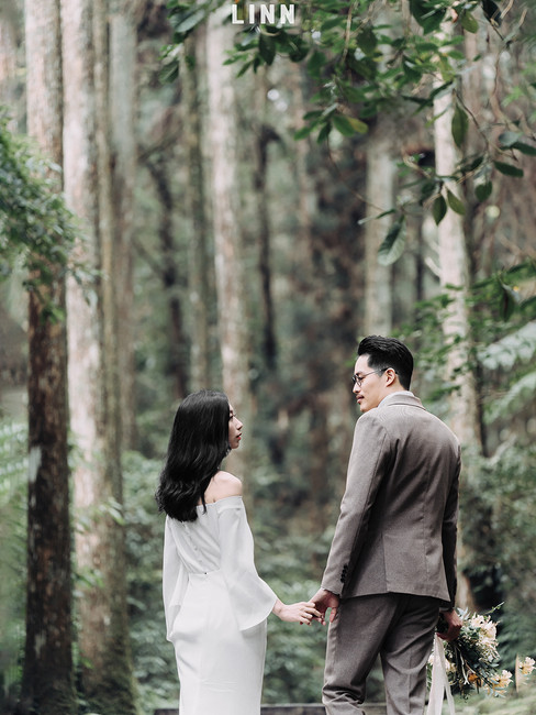 簡單的相伴，就是這場婚紗拍攝最純粹的註解。	自然風婚紗攝影-森林系-推薦-Natural-Forest-Wedding-Style
