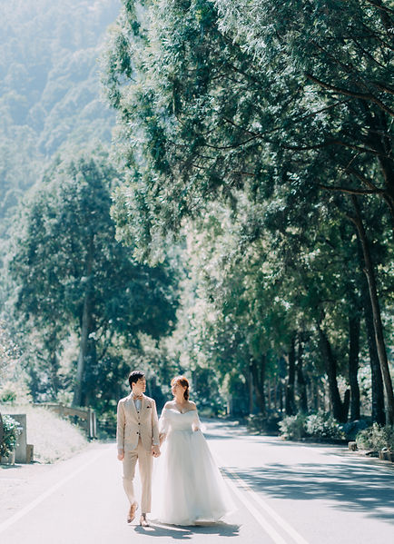 惠蓀林場婚紗｜南投杉林系大景與空靈光影紀錄 - LINN Photography