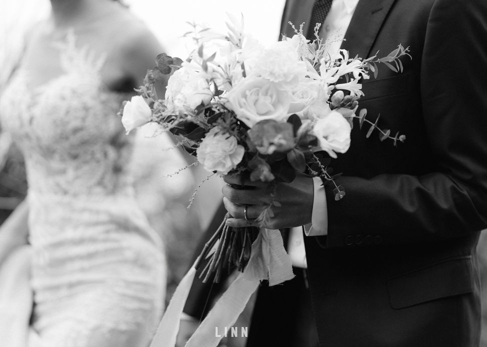  B&W wedding bouquet ring close-up
