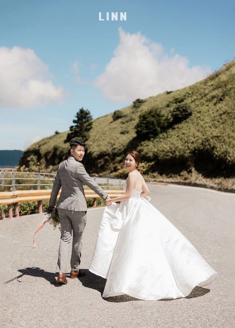 En: At the end of the winding road, running toward our freedom and the peaks.