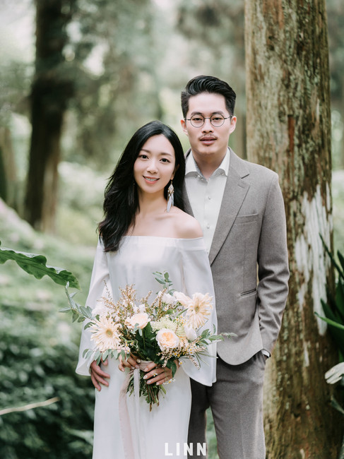 簡單的相伴，就是這場婚紗拍攝最純粹的註解。	自然風婚紗攝影-森林系-推薦-Natural-Forest-Wedding-Style