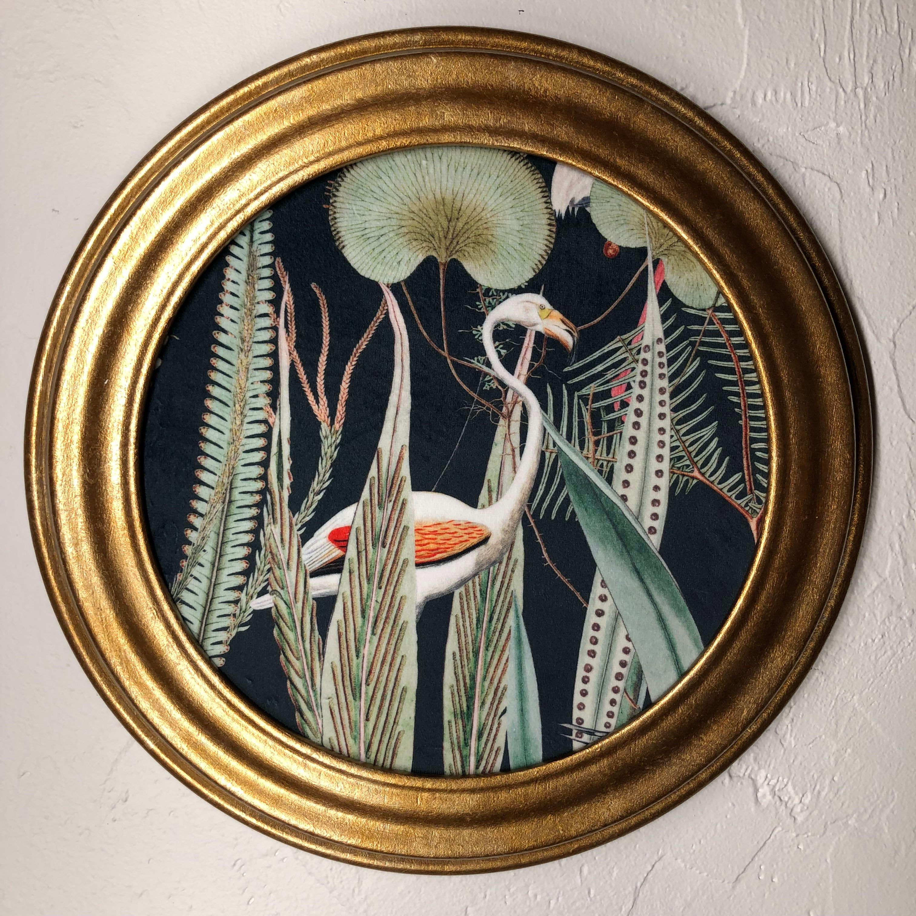 Round Framed Velvet Print: Flamingo