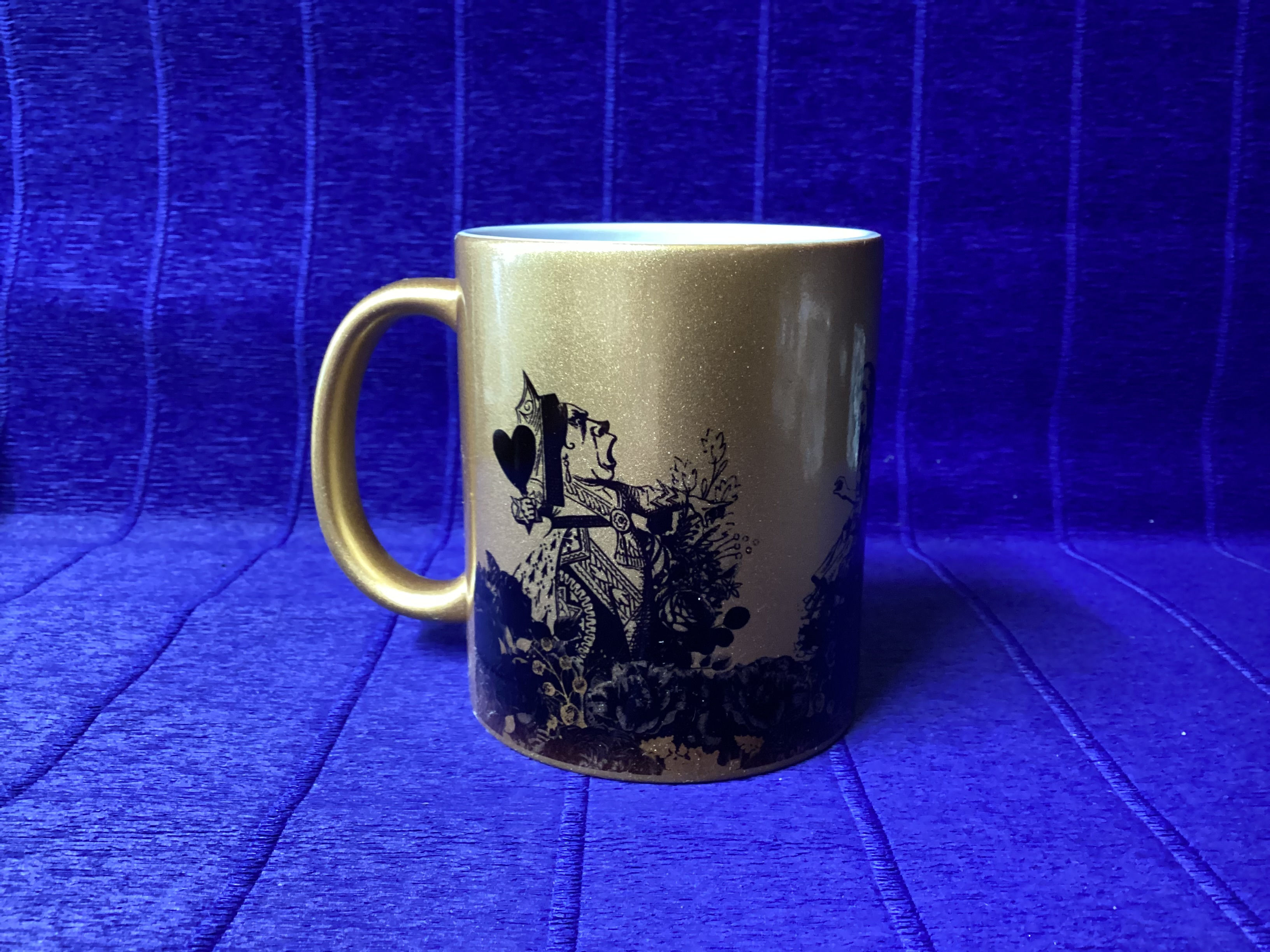 Gold Sparkle Queen/Alice/Caterpillar Mug