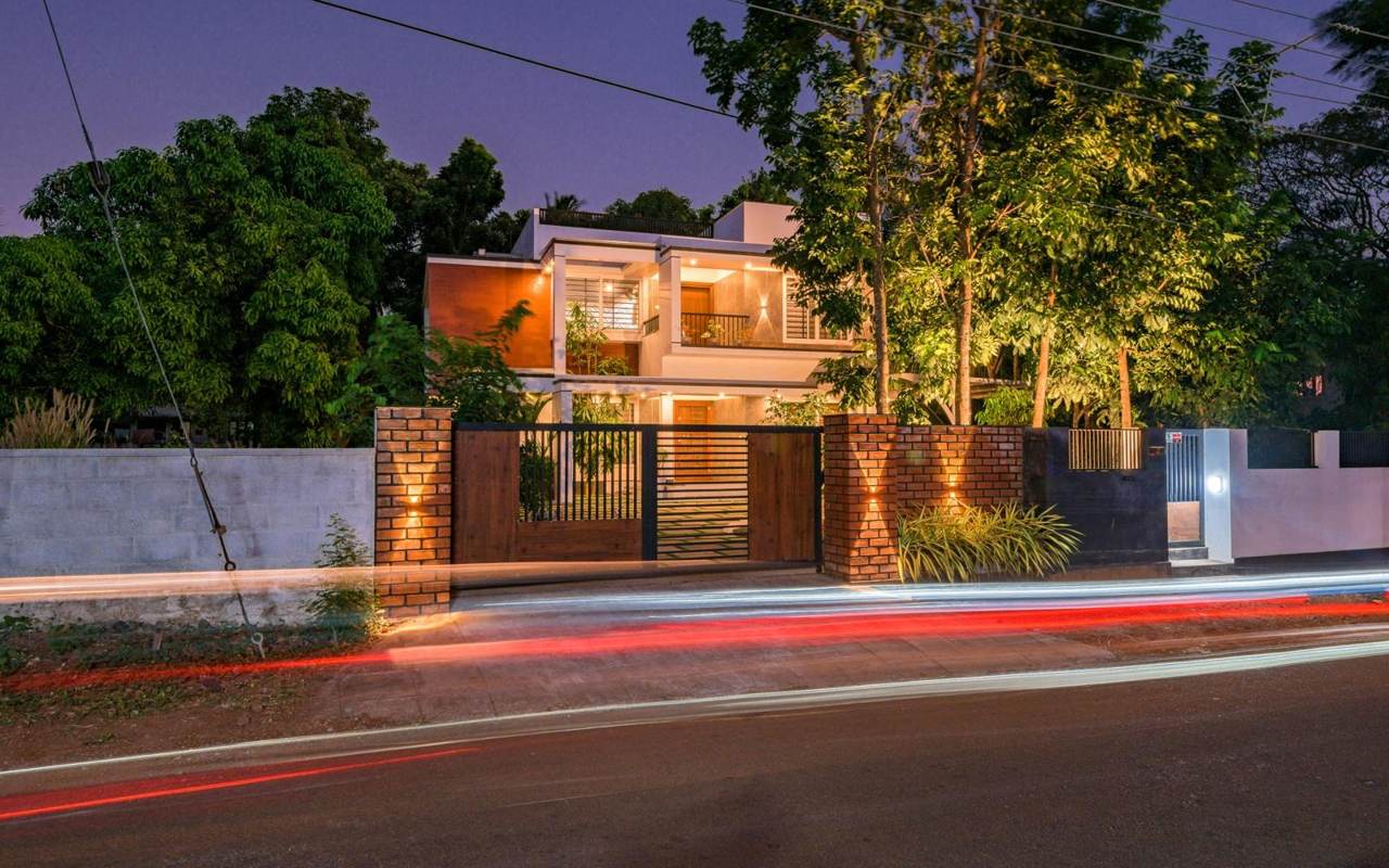 Daffodils residence, Thrissur — tropical modern home designed and built by Livespace Architects