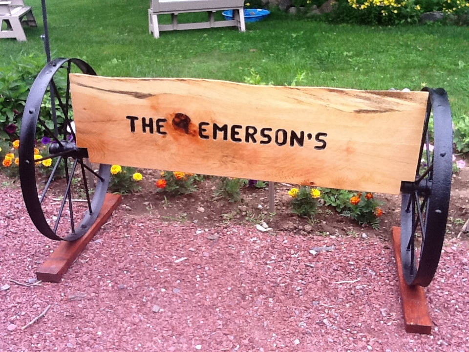 Wagon Wheel Sign