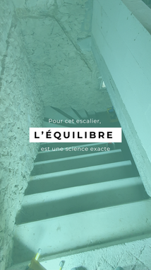 explication de la rénovation d'un escalier béton dans un réaménagement intérieur.