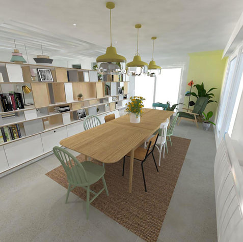 Salle à manger avec grande table en bois, chaises dépareillées et meuble bibliothèque sur mesure servant de séparation d’espace."