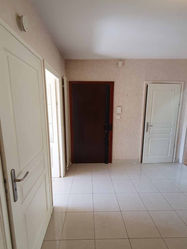 Entrée avant rénovation de cet appartement à Lyon 6