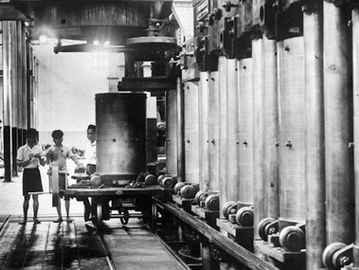 Pabrik minyak kelapa Mexolie di Rangkasbitung, Banten, yang kemudian dijadikan tempat pembuatan senjata. (Tropenmuseum/Wikipedia).