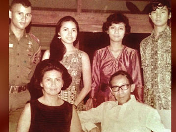 Prabowo, Soemitro Djojohadikusumo, Dora Marie Sigar, MInahasa, Manado, Banyumas, Hashim