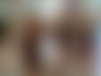 Para penari membawakan Tari Bedhaya Anglir Mendung saat Pengetan Wiyosan Jumenengan Dalem KGPAA Mangkunagoro IX di Pura Mangkunegaran, Solo, Jawa Tengah. Tarian ini berkisah tentang pertempuran Pangeran Sambernyowo atau Raden Mas Said melawan penjajah Belanda pada 1752 di Ponorogo. (puromangkunegaran.com).