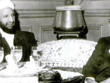 Sutan Sjahrir, utusan khusus presiden Republik Indonesia, bertemu Sadik El-Mujaddidi, duta besar Afghanistan di Kairo, Mesir, 4 November 1947. Sjahrir menyampaikan terima kasih atas pengakuan Afghanistan kepada Republik Indonesia. (Repro Sutan Sjahrir: Demokrat Sejati, Pejuang Kemanusiaan).