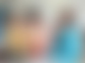 Susuhunan Pakubuwana XIII saat melakukan pemberian gelar kehormatan kepada beberapa warga negara asing di Sasana Narendra, Kompleks Keraton Surakarta.