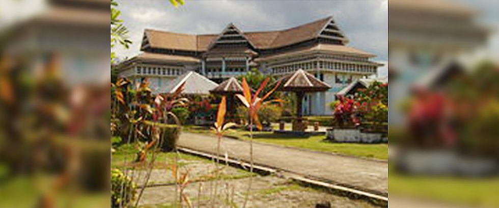 Berbagai benda bersejarah di dalam ruang penyimpanan koleksi Museum Provinsi Sulawesi Tenggara hilang dibobol maling. Tak ada petugas keamanan dan CCTV.