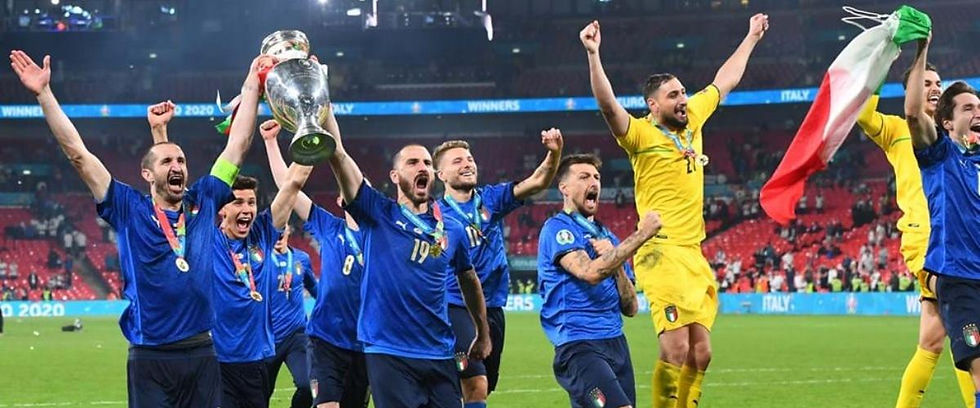 Trofi Piala Eropa tak hanya bisa direbut dengan strategi dan skuad mumpuni, tapi juga keberuntungan. Italia pernah mengalaminya.