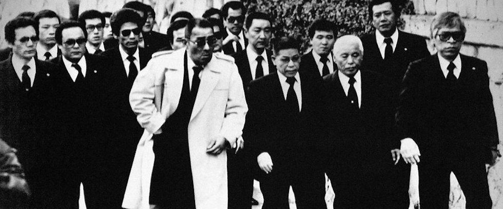 Ini tentang ritual penerimaan anggota mafia, tradisi seppuku, dan pesawat khusus untuk kamikaze.