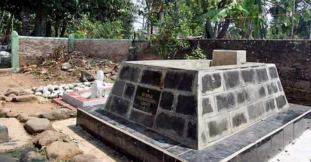 Pending Raja Raja yang Diasingkan