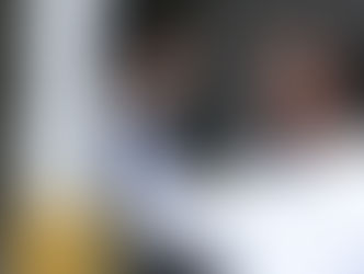 Mahfud MD melambaikan tangannya saat berjalan memasuki Kompleks Istana Kepresidenan, Jakarta, Senin, 21 Oktober 2019. (Wahyu Putro A/ANTARA).