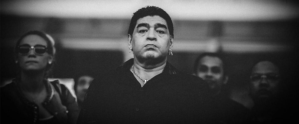 Usai menginspirasi jutaan orang dalam sepakbola, kini sang legenda pergi untuk selamanya. Jakarta beruntung sempat menjadi salah satu kota yang dikunjungi Maradona.