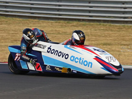 Reeves und Rousseau marschieren auf die Pole