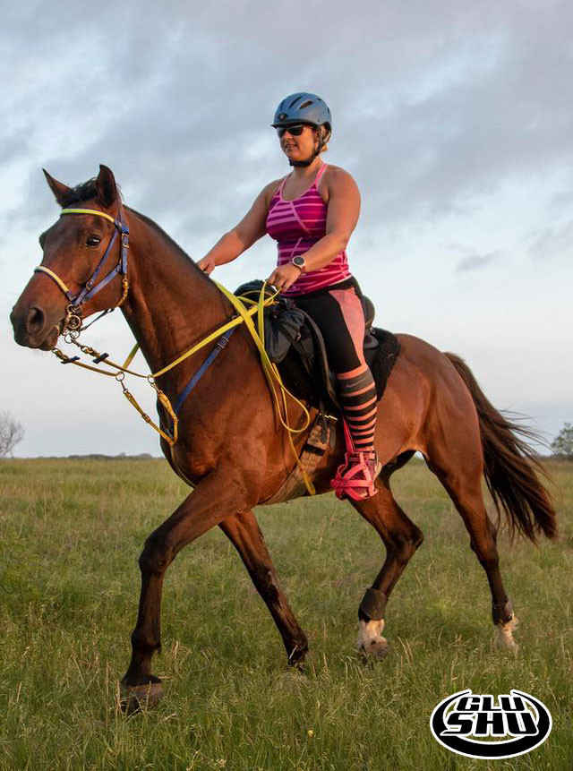 endurance riding in Glushu glue on horse shoes