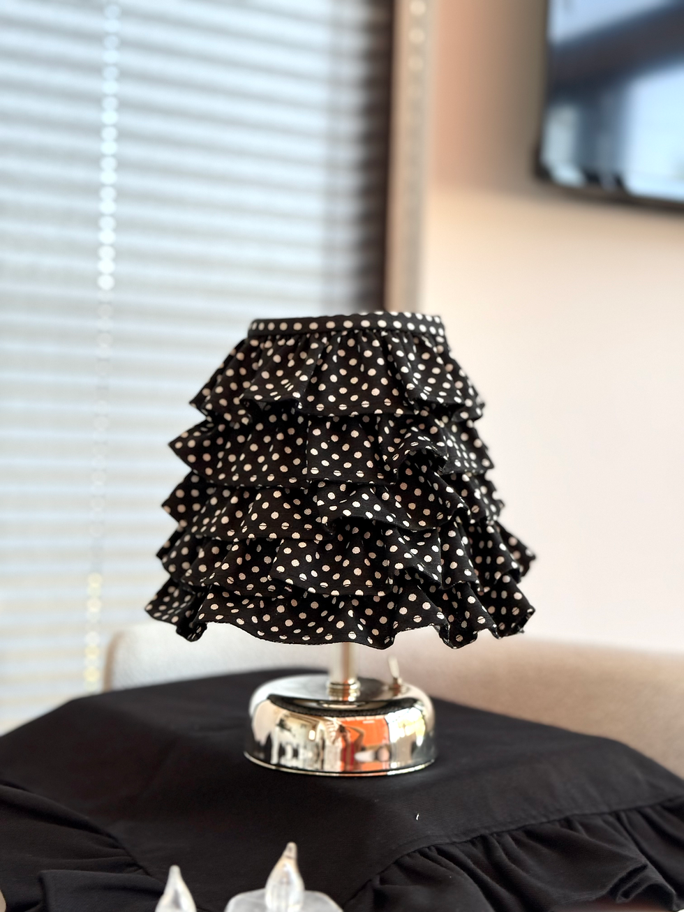 Küçük resim: Dottie Keten Fırfırlı Kablosuz Masa Lambası / Krom Ayak