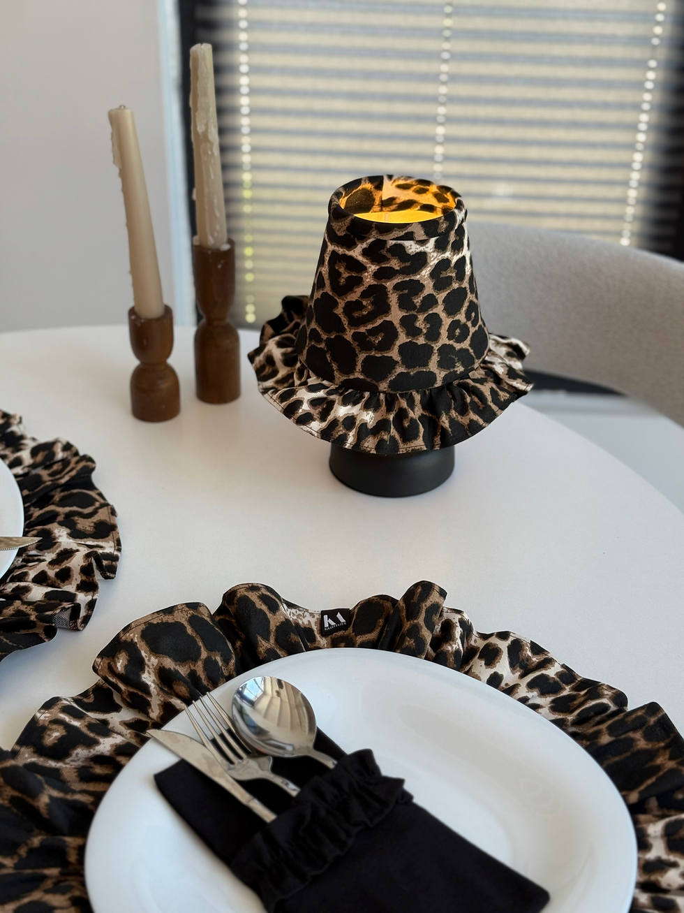 Küçük resim: Leopard Keten Fırfırlı Kablosuz Masa Lambası / Mat Siyah Ayak
