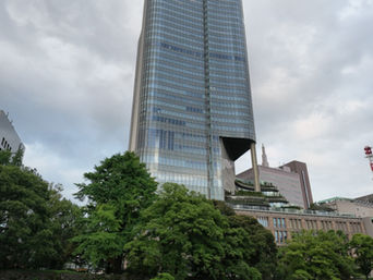 日比谷公園越しに見える東京ミッドタウン日比谷