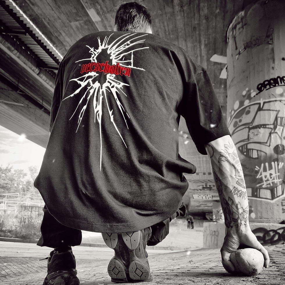 Thumbnail: Verschoben // 02 Shattered T Red
