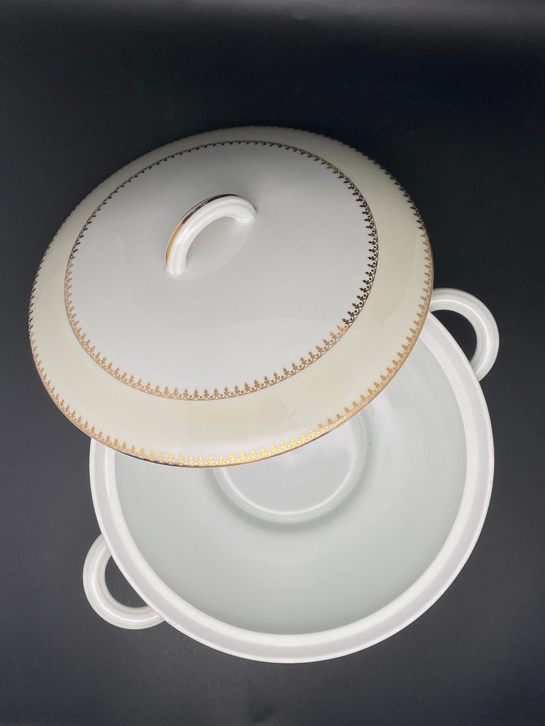 Miniature : Soupière en porcelaine de Limoges liseré jaune et doré