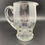 Miniature : Cruche en verre avec motif ciselé