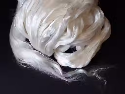 Douceur, Durabilité et Style : Les Tendances du Tricot en Soie de Mûrier