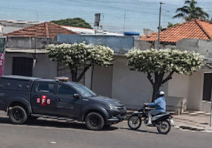 Câmeras registram colisão entre moto e viatura da CPE em Goiatuba (Goiás)