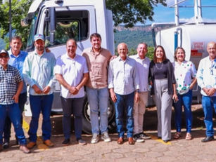 Jaraguá recebe caminhão-pipa para reforçar serviços de infraestrutura no município