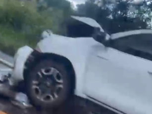 Acidente na GO-080 entre Jaraguá e Goianésia envolve caminhonete e caminhão; pista molhada pode ter contribuído