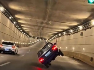 Influencer “João do Mói” é flagrado dirigindo Chevette em duas rodas dentro de túnel em Brasília