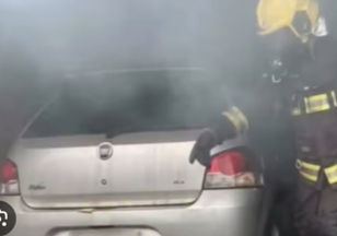 Incêndio em veículo se espalha para residência em Rialma; Corpo de Bombeiros atua e evita maiores danos