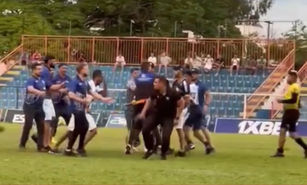 Árbitro é agredido após provocar tocadores em campeonato amador em Goianésia